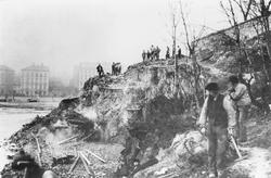 Bygging av veien og bryggene langs vestsiden av Akerselven