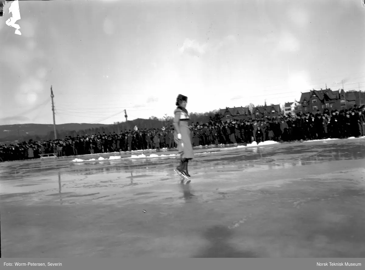 Skøyteløp på Frognerkilen, kvinnelig isdanser, Nadja Frank