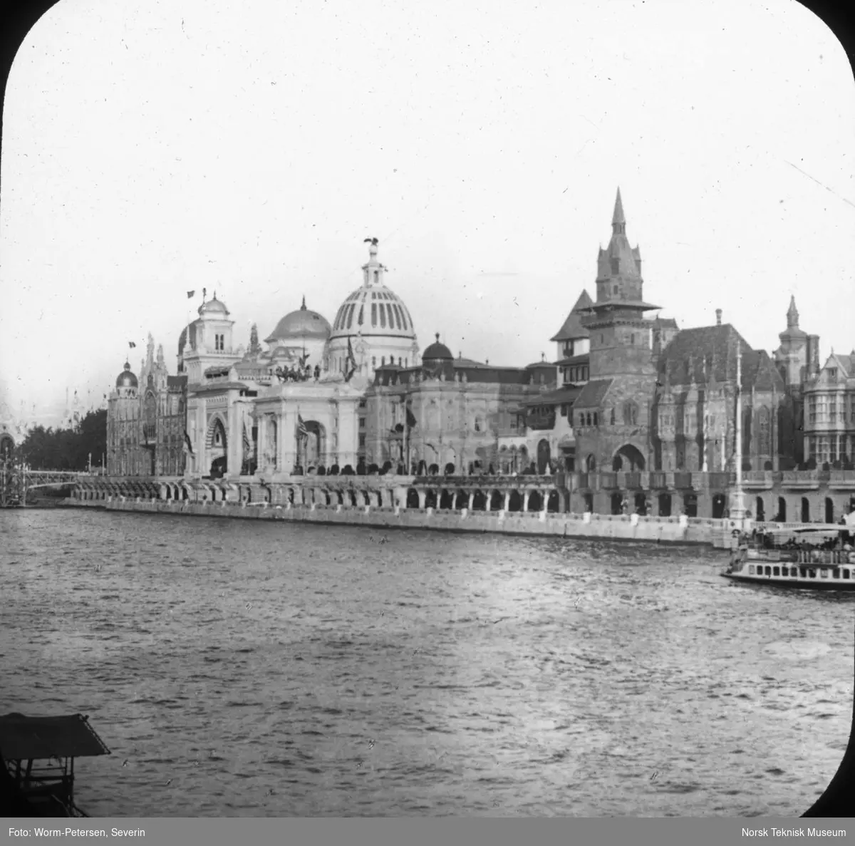 Verdensutstillingen i Paris 1900. Nasjonenes gate (Amerika). - Norsk ...