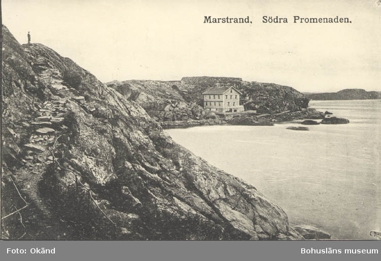 Tryckt text på kortet: "Marstrand. Södra Promenaden."