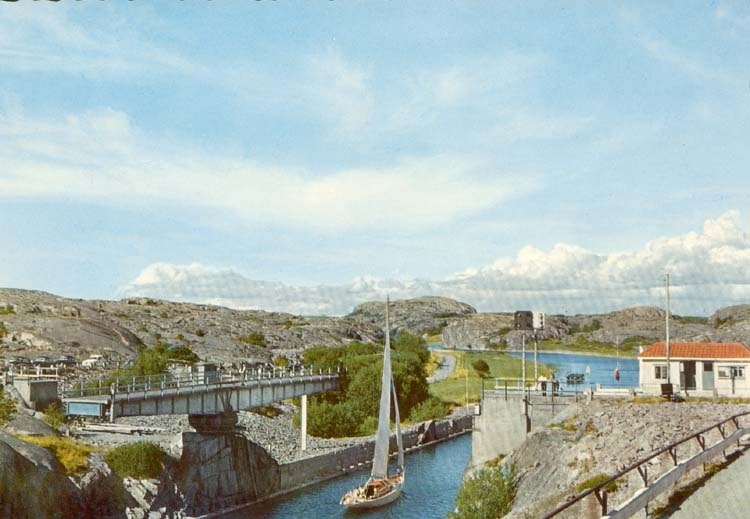 Tryckt text på kortet: "Sotenkanalen. Bohuslän."
"Ultraförlaget A.B. Solna."