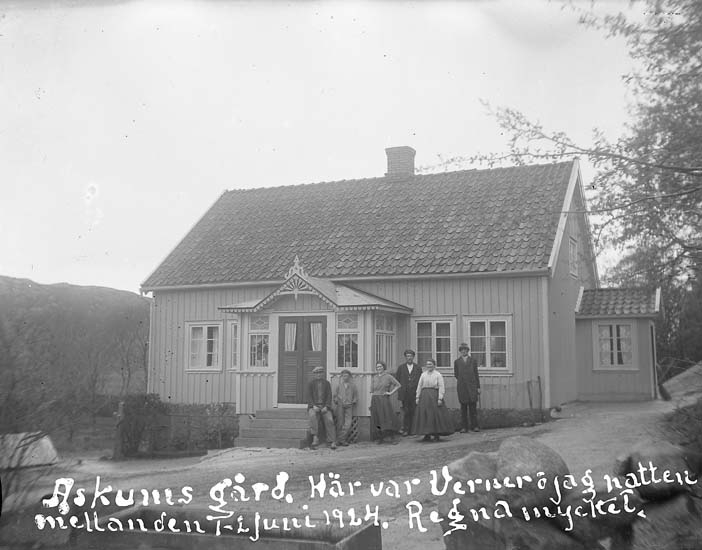 Skrivet på bilden: "Askums gård. Här var Verner och jag natten mellan den 1-2 juni 1924.
Regna mycket."