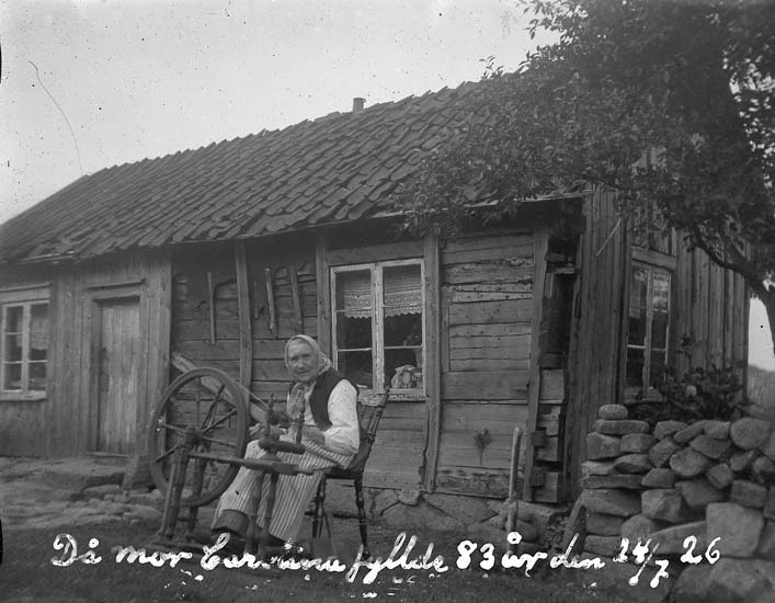 Skrivet Pa Bilden Da Mor Carolina Fyllde Ar 14 7 26 Enligt Notering Karolina Emanuelsson Teg Dalen Under Rorvik Bohuslans Museum Digitaltmuseum