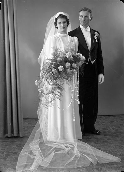 Bröllopsparet Märta f. Larsson och Orvar Fredrikson 1941