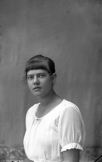 Enligt fotografens journal Lyckorna 1909-1918: "Ragnhild Norén Ljungskile".