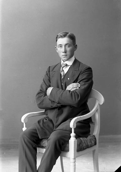 Enligt fotografens journal nr 2 1909-1915: "Berntsson, Birger Åh, Ödsmål".