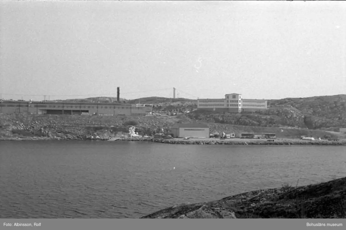 Enligt fotografens noteringar: "Abbafabriken från Grindholmen på olika ställen."

Fototid: 1996-04-03.