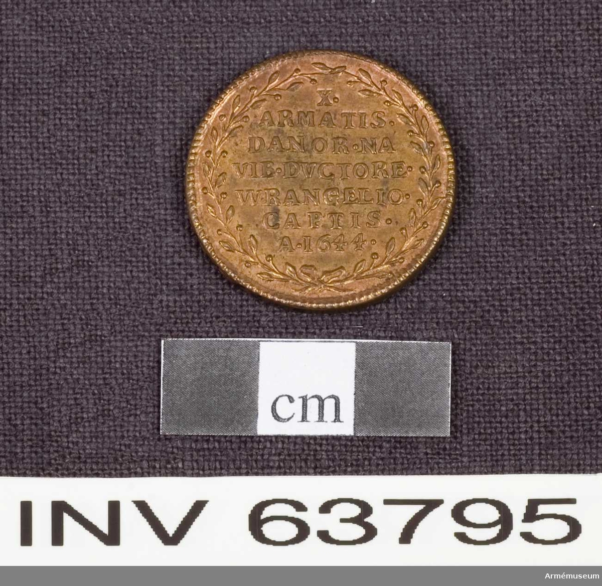Grupp M.
Medalj av 6. storleken. Slaget vid Fernum den 13 oktober 1644 under Carl Gustaf Wrangels befäl. Medaljen är av brons och pärlkantad på båda sidor. 

ÅTSIDAN: "CHRISTINA. REGINA". Bröstbild åt höger i mantelveck.

FRÅNSIDAN: "X. ARMATIS. DANOR. NAVIB. DYCTORE. WRANGELIO. CAPTIS. A.1644" på sju rader inom en lagerkrans.