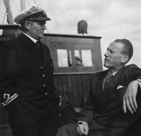 "Gösta Svedung ombord i S/S Göteborg 1955" enligt text på fotots baksida