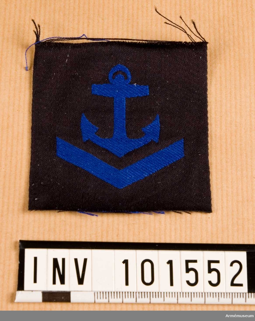 Gradbeteckning: däck, värnpliktig, II klassens sjöman, marinen.