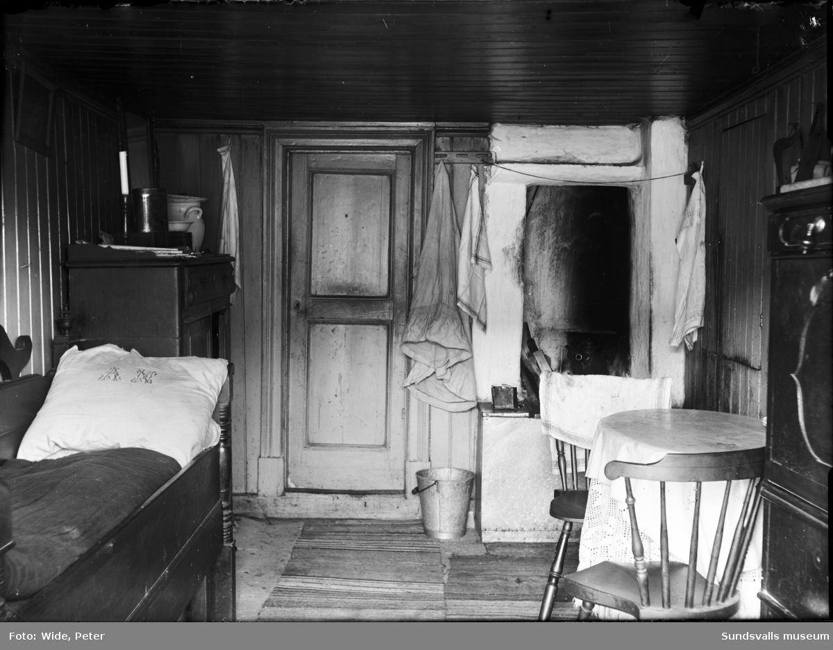 Interiör från ett spisrum i den östra nödbaracken, uppförd efter stadsbranden 1888.