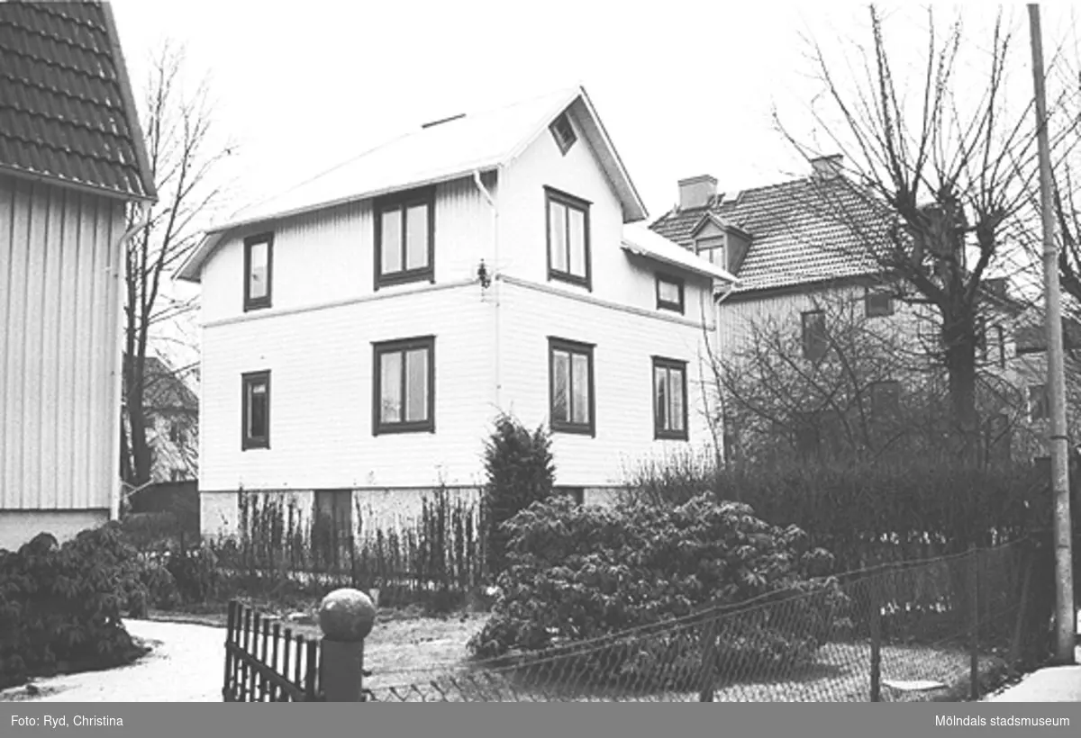 En villa på Barnhemsgatan 17. 
Husen på Barnhemsgatan byggdes på 1920-talet. Bilden är tagen under 1990-talet.