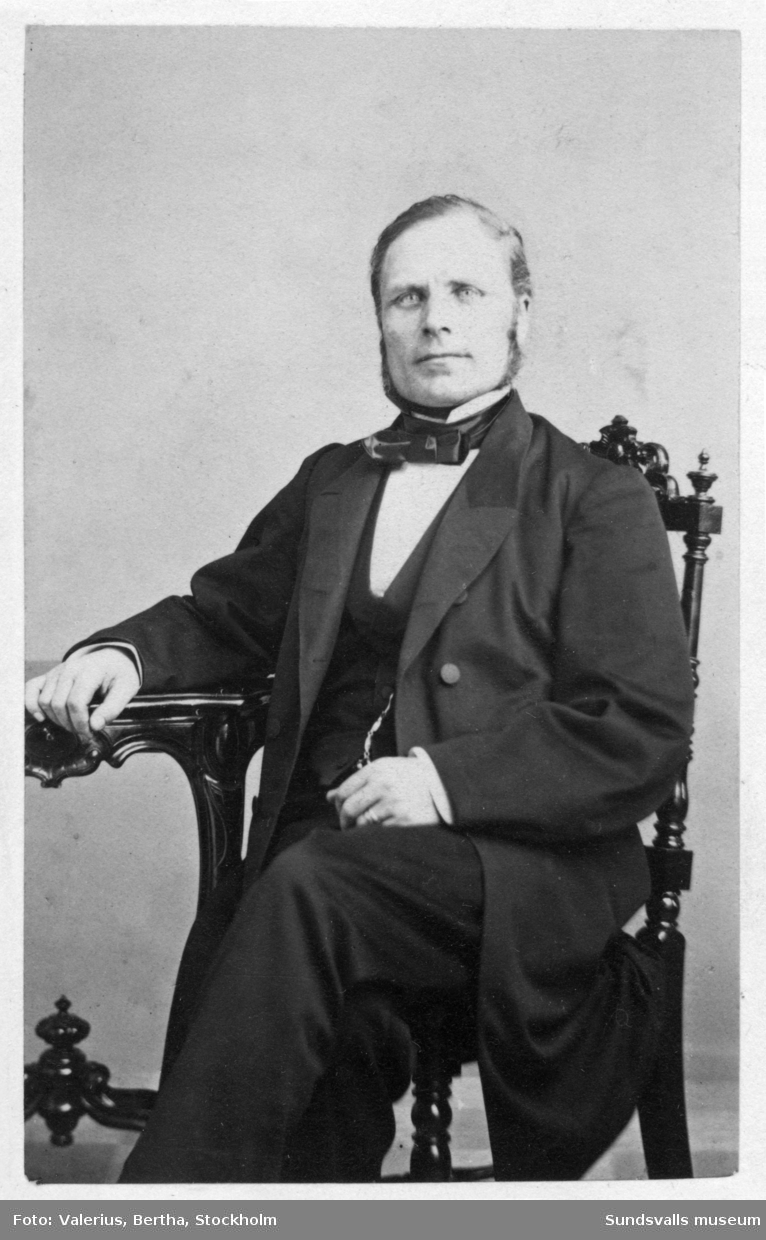 Porträtt på rektorn vid Läroverket och bankdirektören Erik Berggren (1818-1897).
