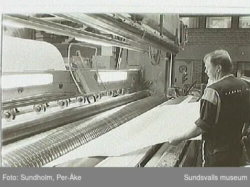 Dokumentation av pappersmaskin 2, PM 2, skiftlag 2, Ortvikens pappersbruk, inom ramen för SAMDOK:s Trä- och papperspool.