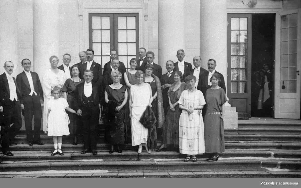 "Pressherrarne - middag, den 22 juli 1923". Internationellt pressbesök på Gunnebo slott.