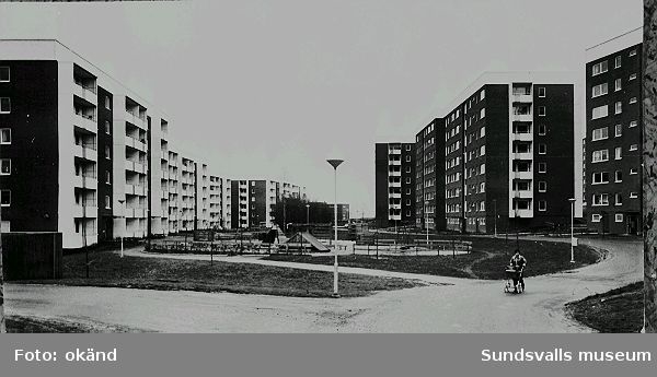 Bostadshus i kvarteret Rågen 8, 9, 10, 11 i Nacksta. Bostadsrätterna uppfördes 1971- 1974 av HSB i Västernorrland, i etapp 2 av utbyggandet av Nackstaområdet.