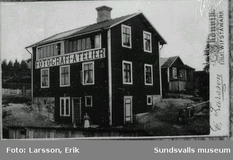 Skönvik där fotografen Erik Larsson hade sin ateljé. 1895 brann det i Skönvik, men ateljén var en av de få byggnaderna som ej nåddes av branden.