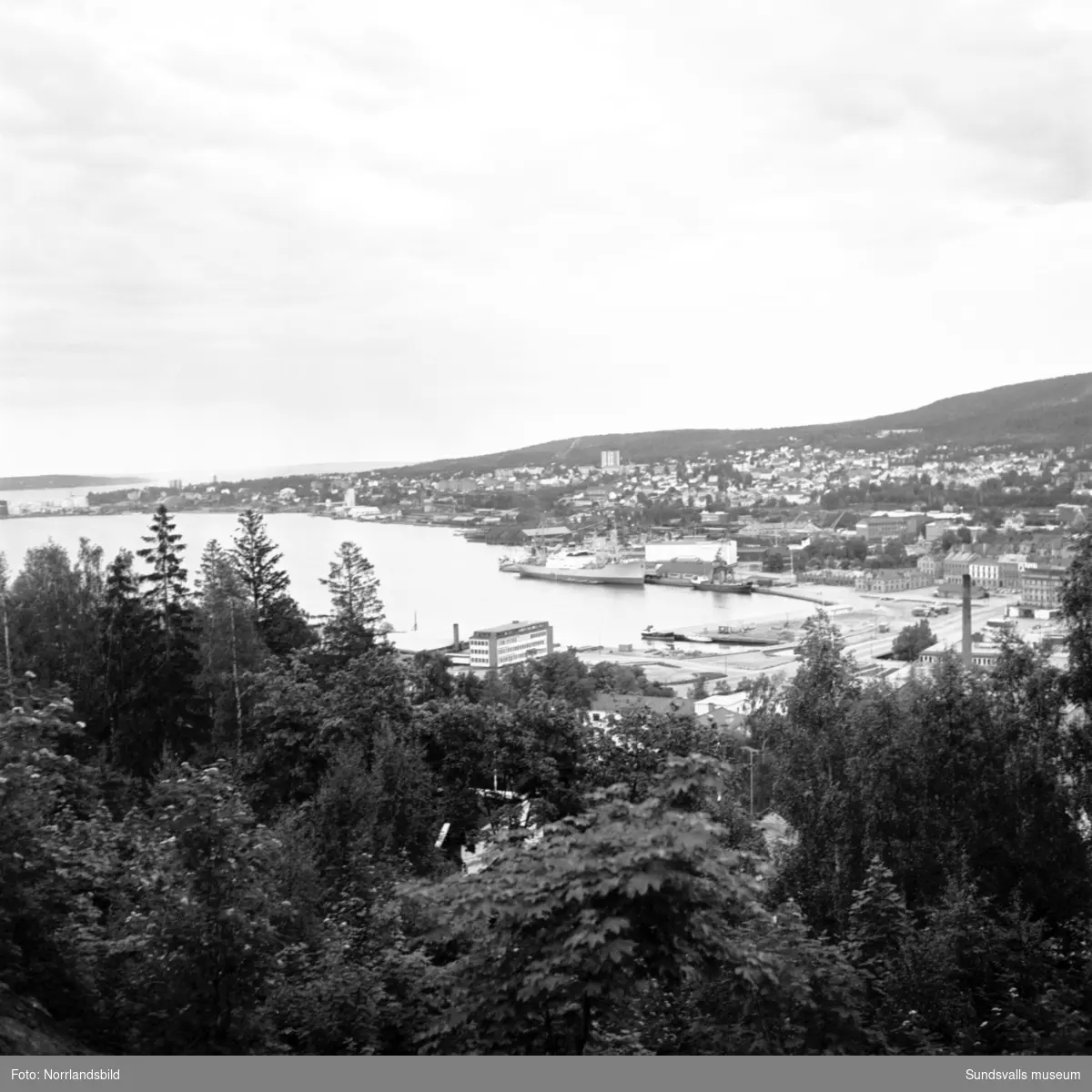 Vyer över Sundsvalls hamn sett norrifrån.