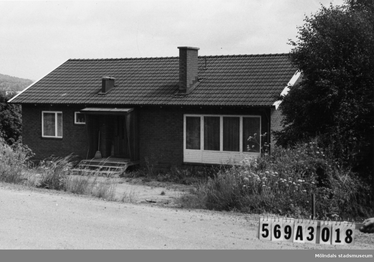 Byggnadsinventering i Lindome 1968. Skäggered 3:32.
Hus nr: 569A3018.
Benämning: permanent bostad.
Kvalitet: mycket god.
Material: rött tegel.
Tillfartsväg: framkomlig.
Renhållning: soptömning.