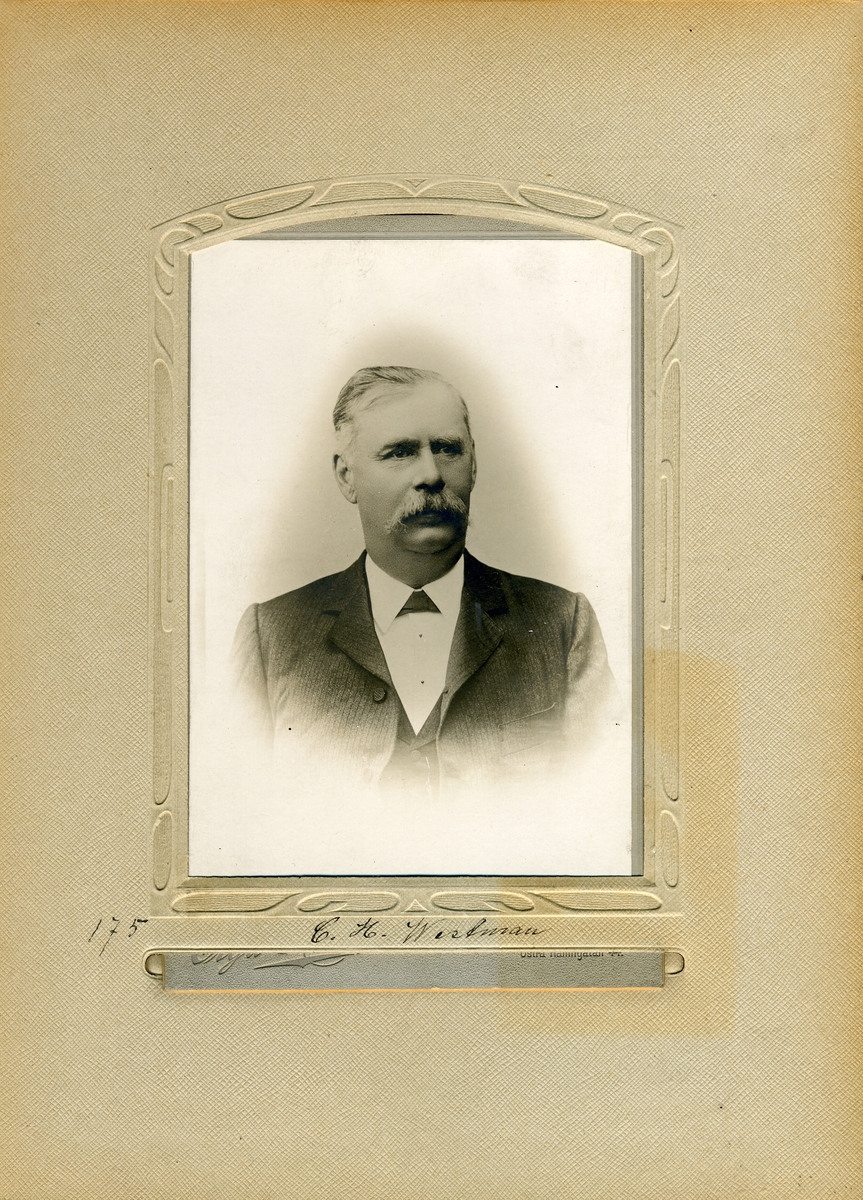 Porträtt av Carl Henrik Westman, postdirektör i Stockholm 1, 1885-1905.