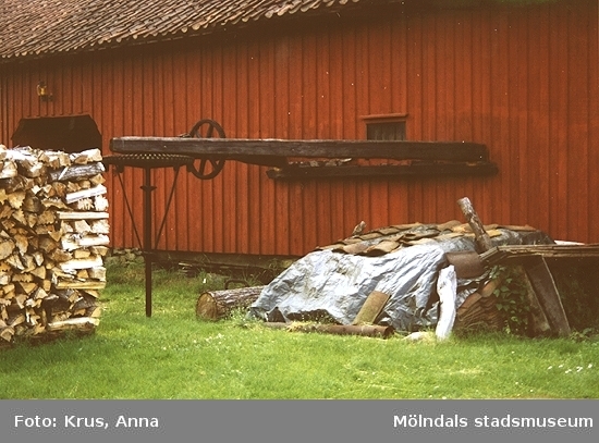 Detaljbild av tröskvandring (unik i Mölndals kommun). Hällesåker 4:50, Salves gård.