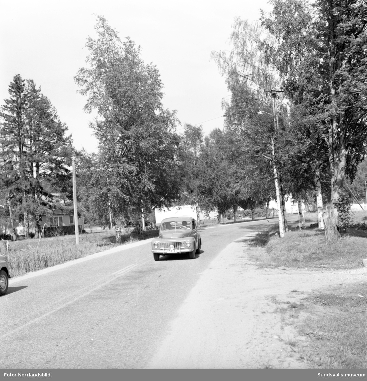 En grupp bilder från Söråker på hus, människor, vägar och bilar.
