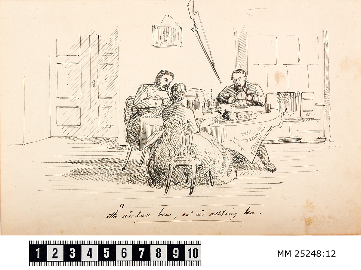 Pennteckning med två soldater och en kvinna som sitter vid ett runt bord och äter. På väggen bakom soldaterna hänger ett gevär med pipan riktad neråt jämte en kakelugn. Text under teckning berättar historien.