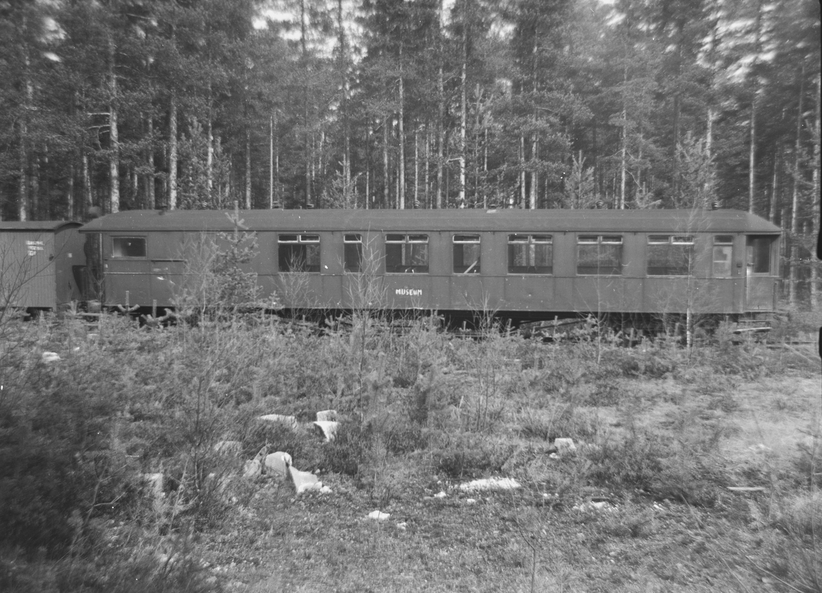 Personvogn CFo 225 fra Sulitjelmabanen ble kjøpt av Carl Frederik Thorsager og lagret på Kløftefoss før overføring til Setesdalsbanen.
