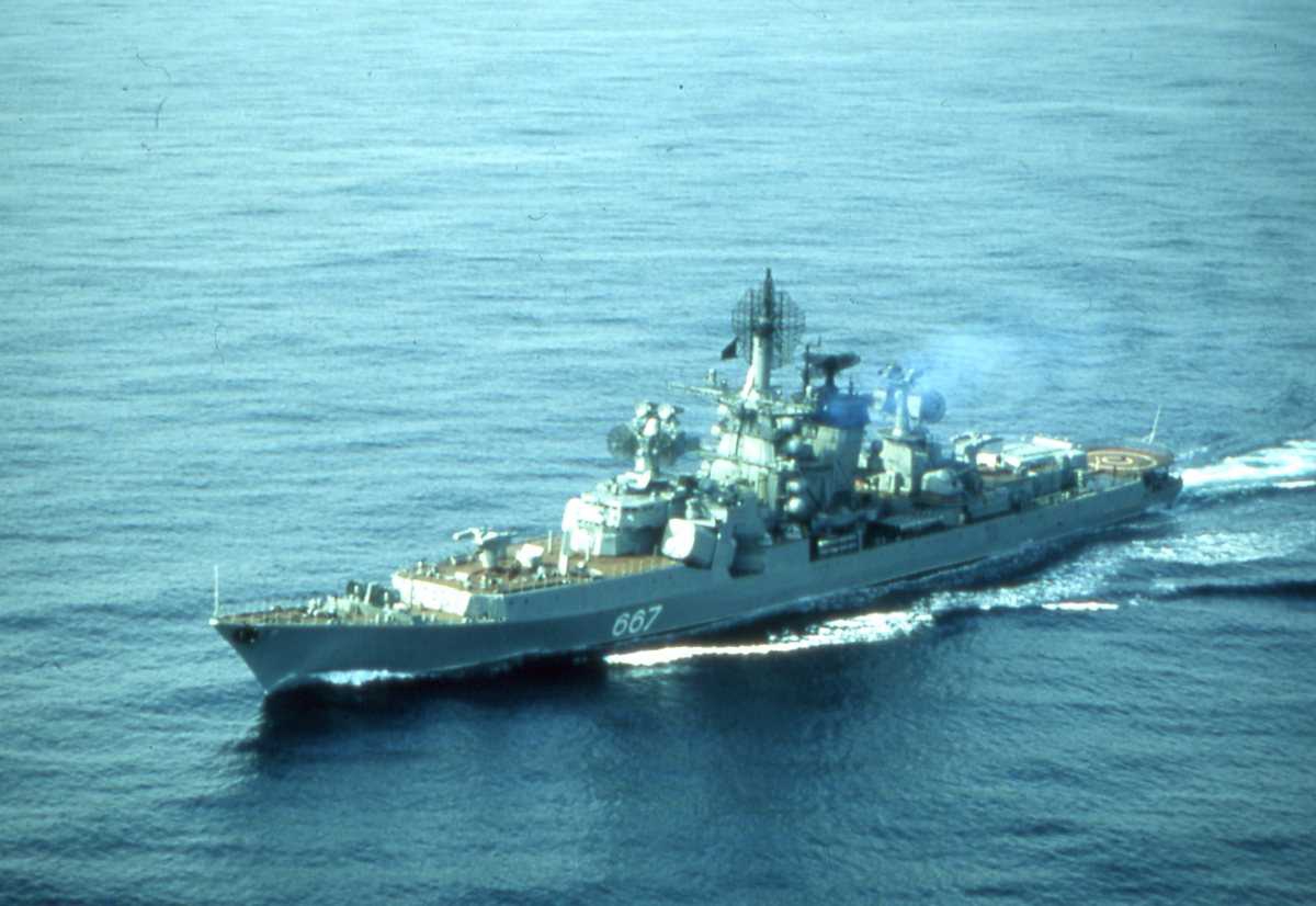 Russisk fartøy av Kresta II - klassen med nr. 667.