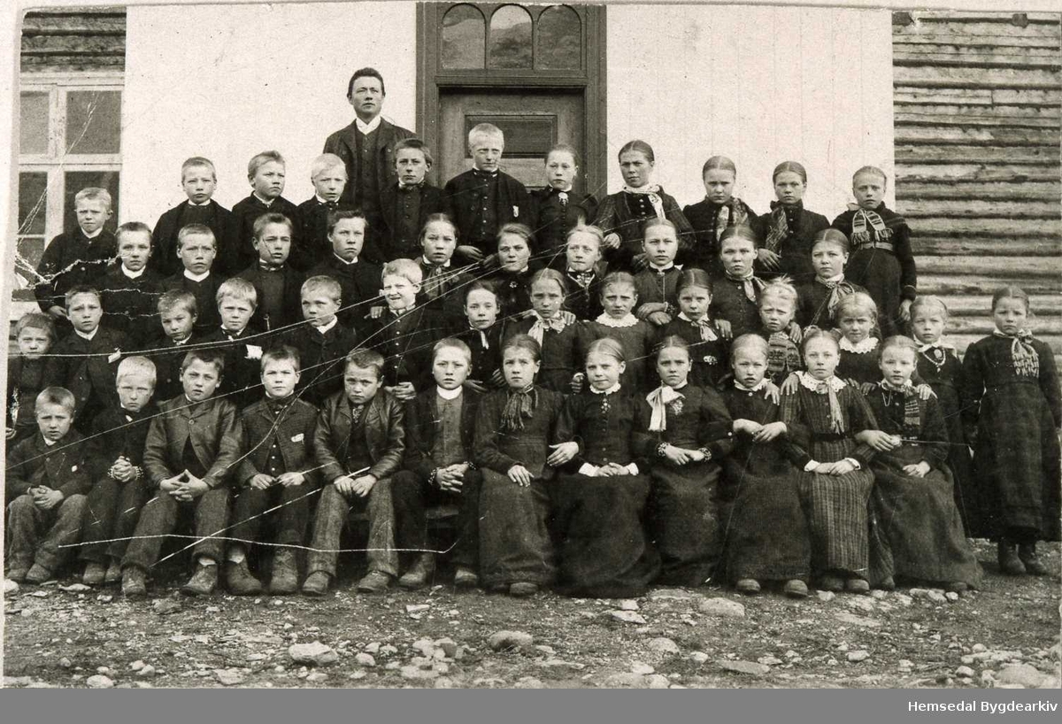 Tuv skule i Hemsedal kring 1897