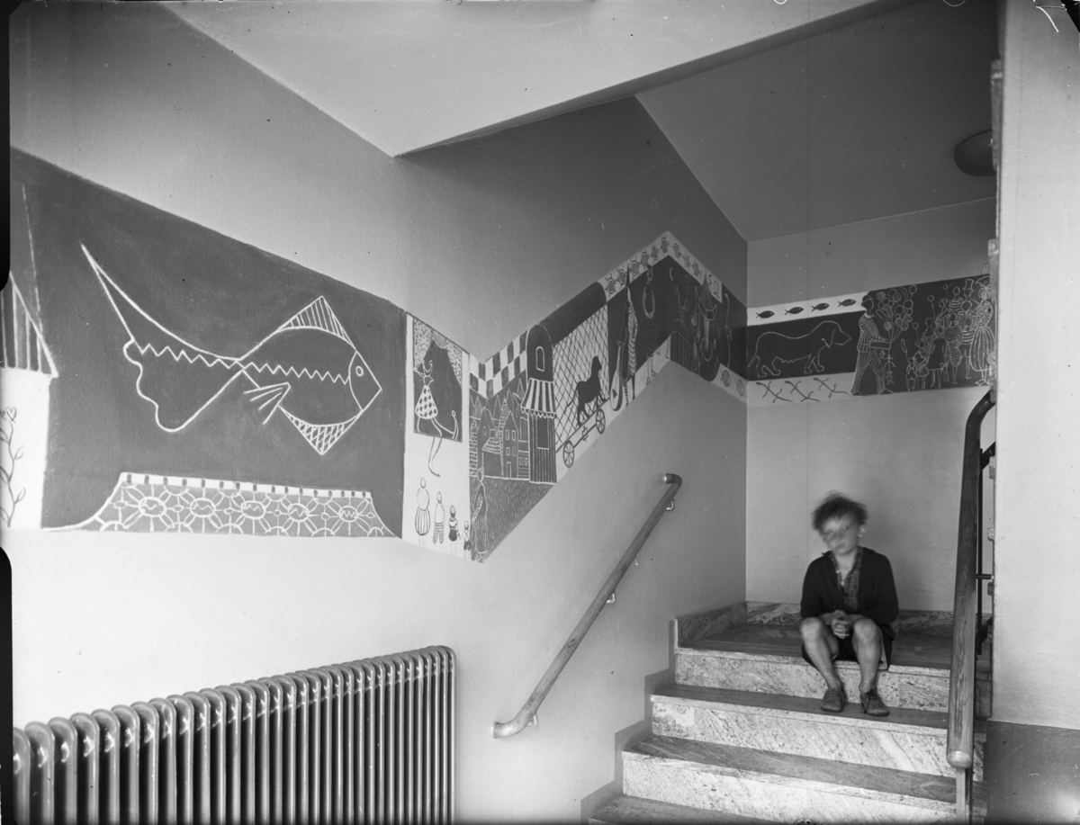 Väggmålning med tax, fisk och ballonger i trappuppgång, Hägersten
Barn
Interiör