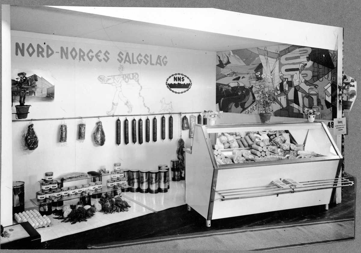 Standen til Nord-norges Salgslag under Harstadmessen i 1953