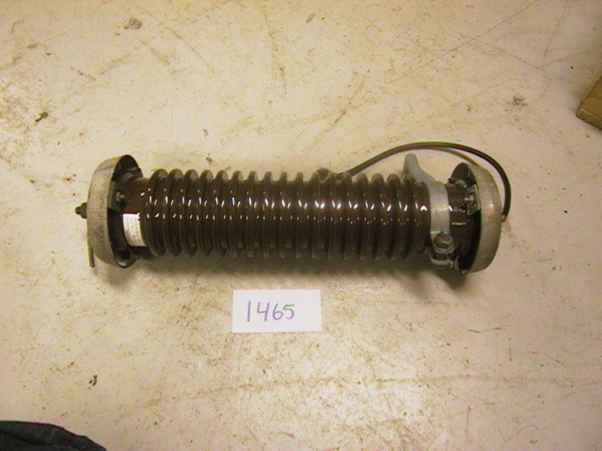 Form: sylinderformet, avlang, med kabelstump
