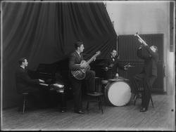 Jazzband, danseband, kvartett med  besetning flygel, trompet