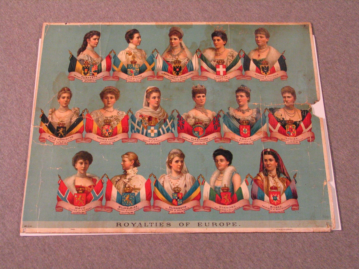 Plansje med teikna fargeportrett av 16 dronningar, keiserinner og prinsesser i Europa, ordna i tre rekker. Truleg 1905-1915.