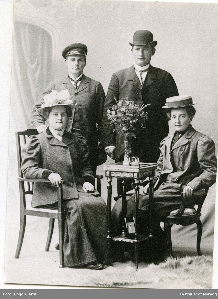 Eline Bjørkneset, Wilhelm Brækkan til venstre, Jorunn Smines og Sigvart Fossaa