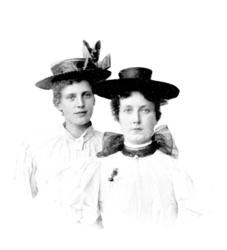 Portrett av unge ukjente kvinner med hatter