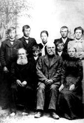 Familiebilde, første rekke fra venstre: Rasmus Madsen Settnø