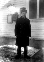 Unge Trygve M. Johansen senere telegraf på Sør-Gjæslingan