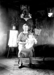 Bergliot Tangen Skillingsås med sønnen Ragnar