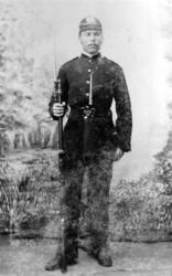 Justin Valø i uniform