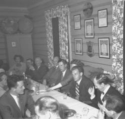 Tynset, TIF Festen, Mennesker rundt et bord, Mat og drikke