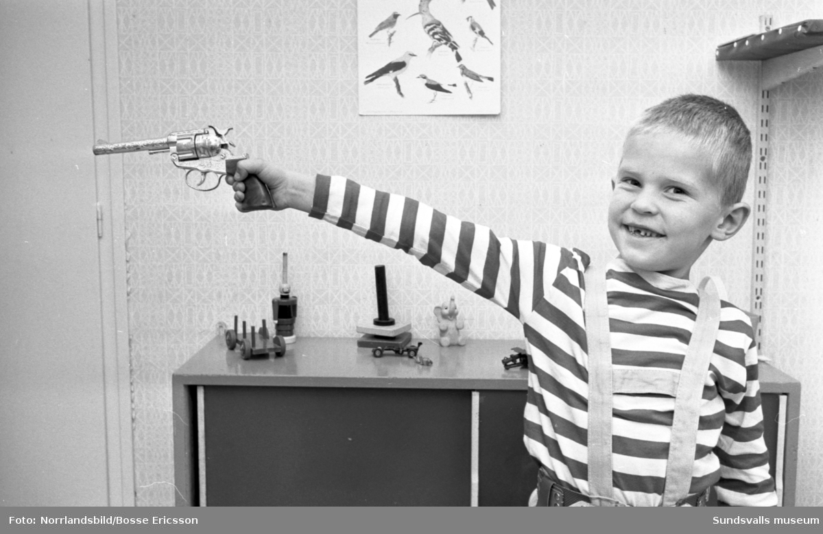 James Bond Jr, Per Byrén, Sundsvall, i tv-programmet Gluggen. Fotograferat för Expressen.