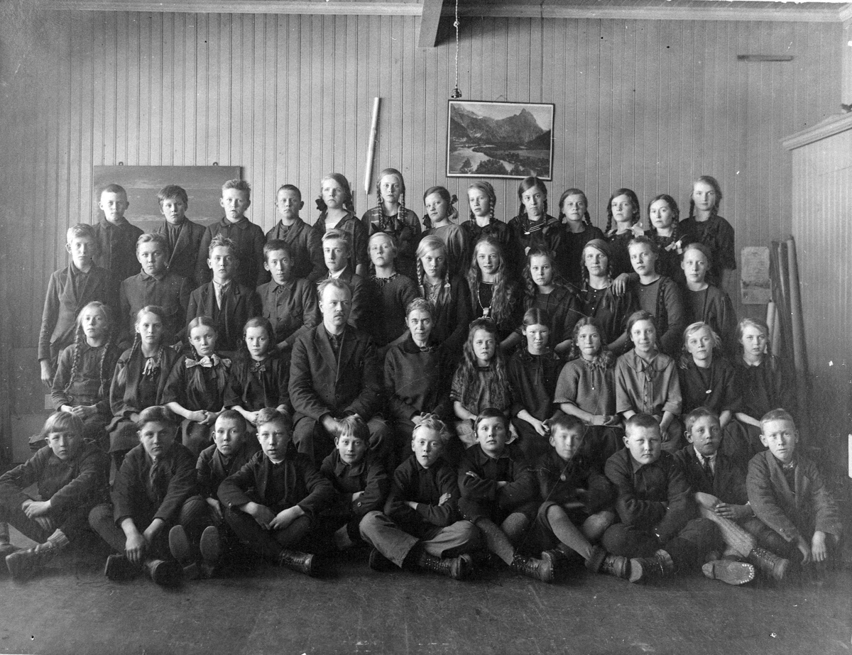 Skoleklasse ved Kirkebygden skole, 1924.