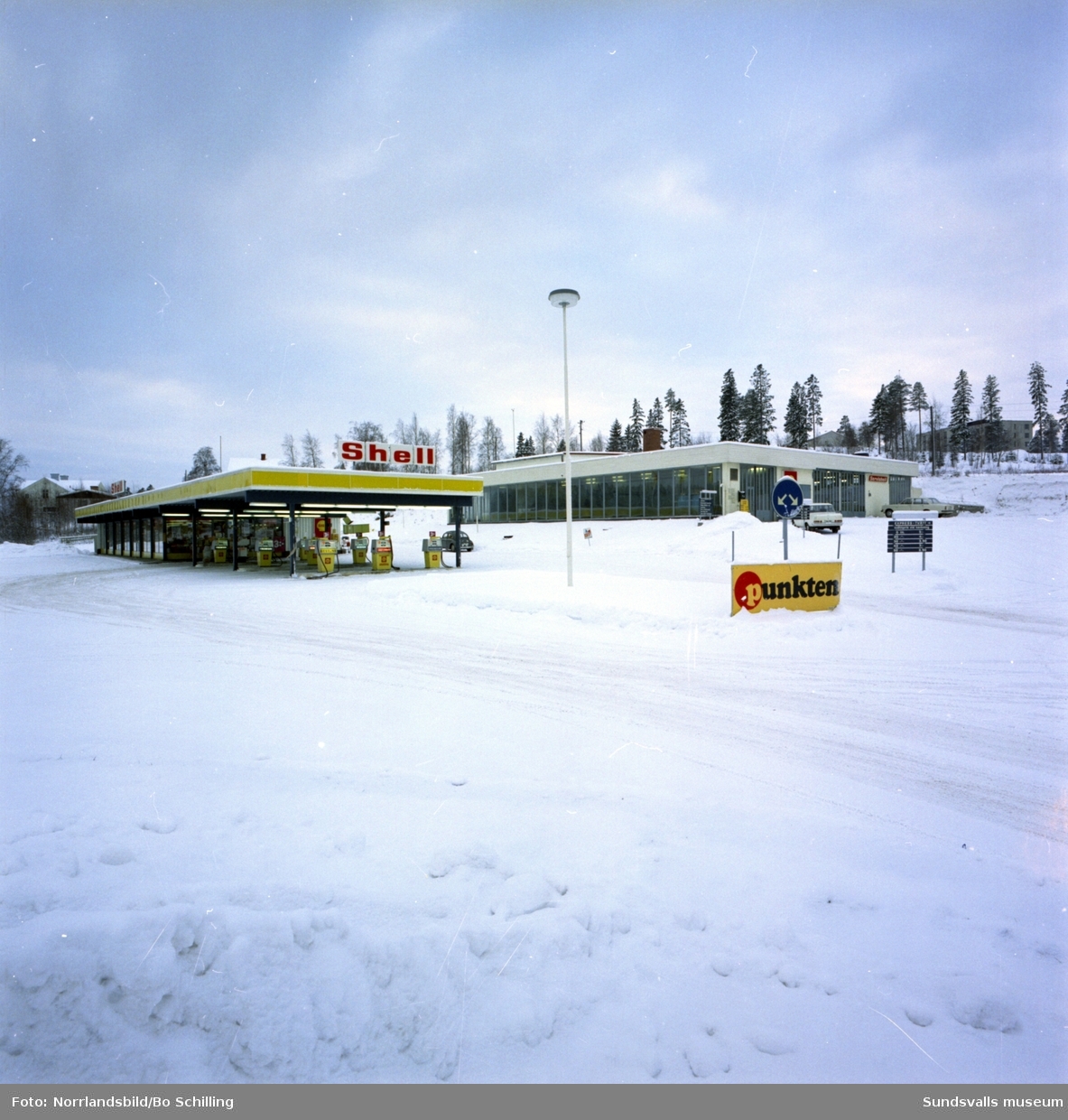 Shell Punkten i Bydalen, exteriör- och interiörbilder från verkstaden och tvätthallen.