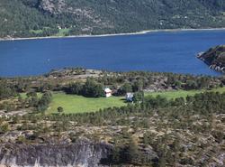 Neset, ligger nord for Sørkil og kan ikke sees fra E6. På an