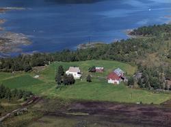 Bolighus. Gårdsbruk. Elvegård. Her bodde Hjørdis og Konrad H