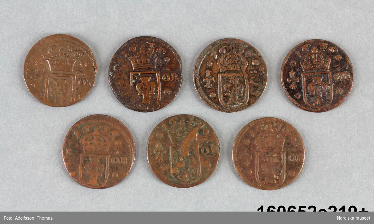 Sju likadana mynt. Tillverkade i Nyköping eller Säter.
