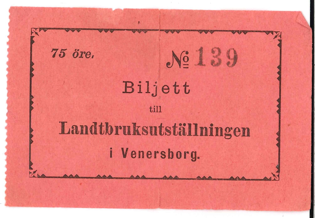 Inträdesbiljett till Landtbruksutställningen i Vänersborg. Inträdespris var 75 öre.

Biljett med svart tryck på rosa papper.