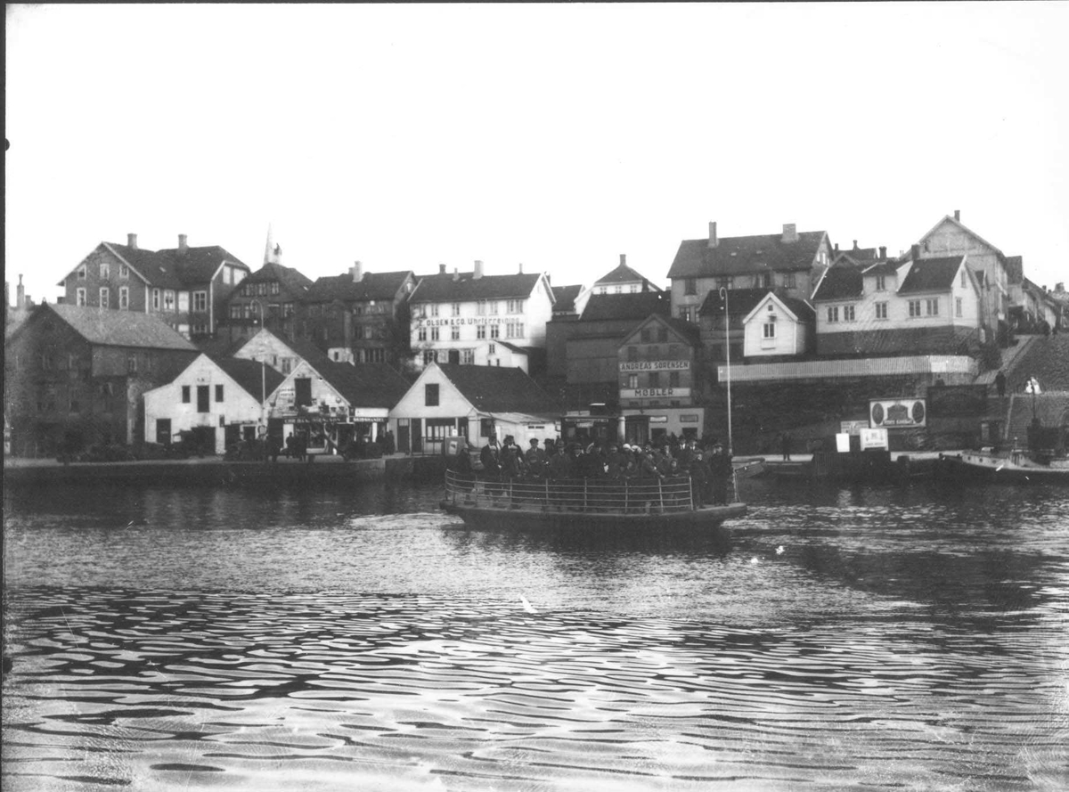 Havnebilde - Risøyfergen.
